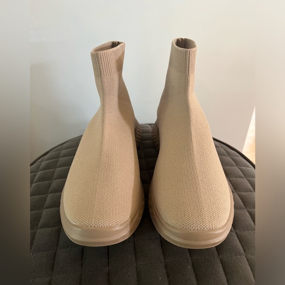 Luca Ferri stretchy sock style sneakers-color sand-size 7 US-new, never worn - Picture 3 of 9